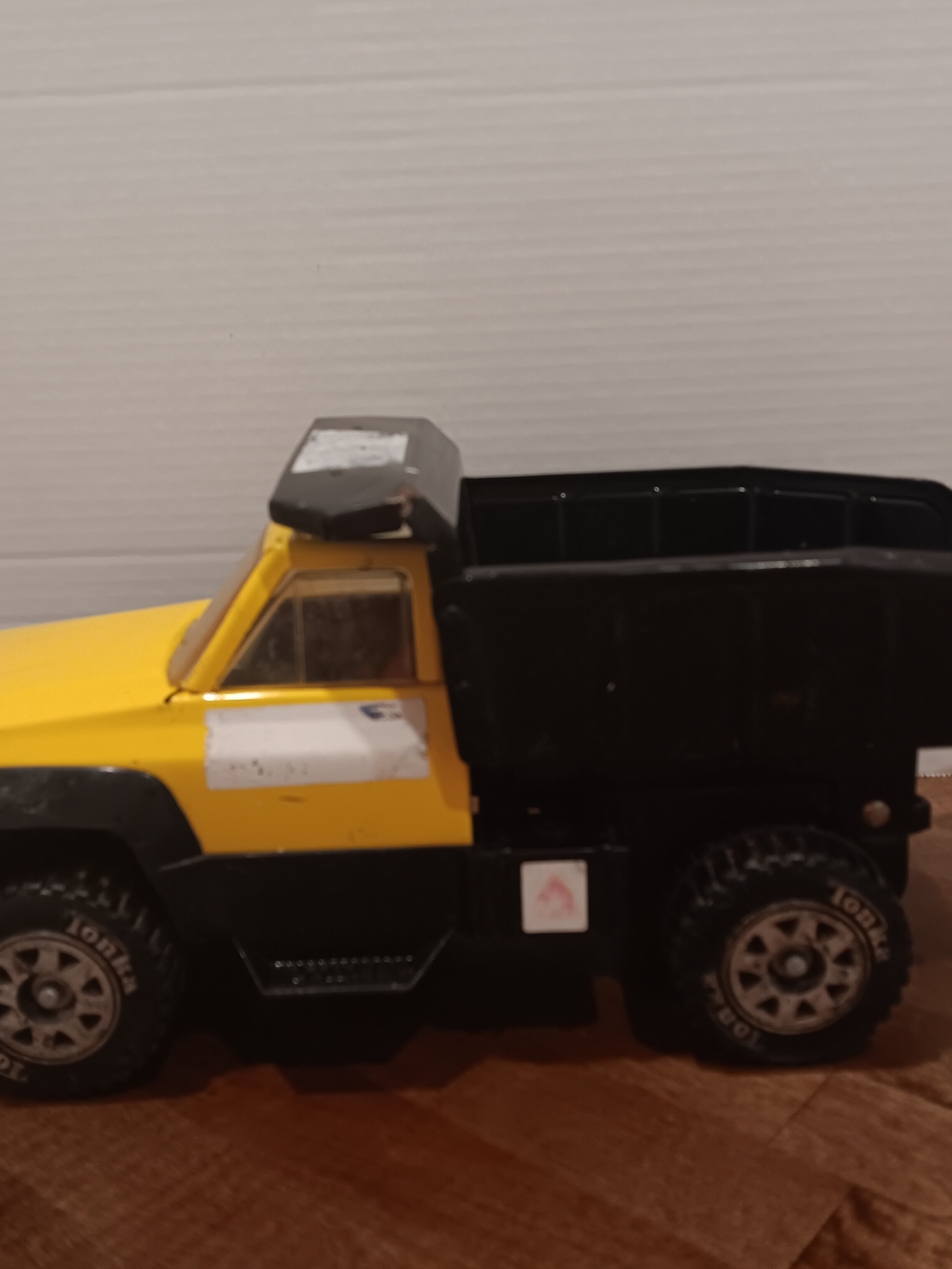 Tonka  2001 Toy Dump Truck